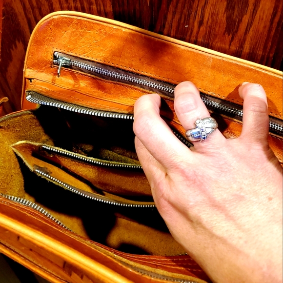 REAL LEATHER EMBOSSED PURSE - Picture 5 of 6